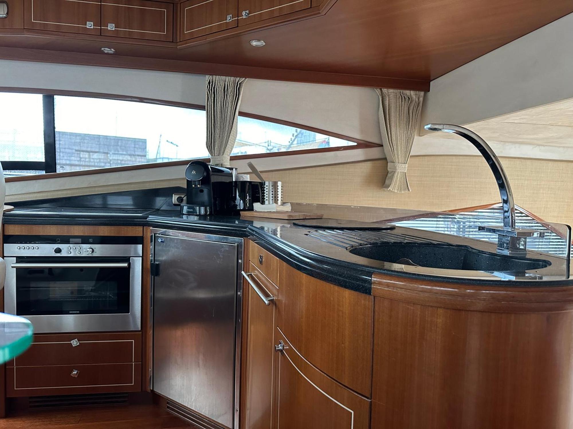 Yacht Pegasus Ii Botel *